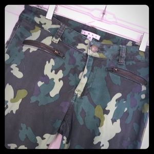 Cabi green camp capris size 6
